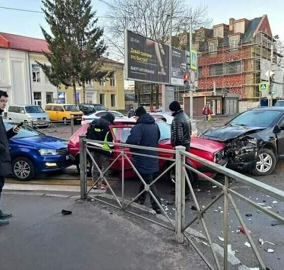 Из-за аварии на Моспроспекте несколько улиц Калининграда встали в километровых пробках - Новости Калининграда | Фото: очевидец