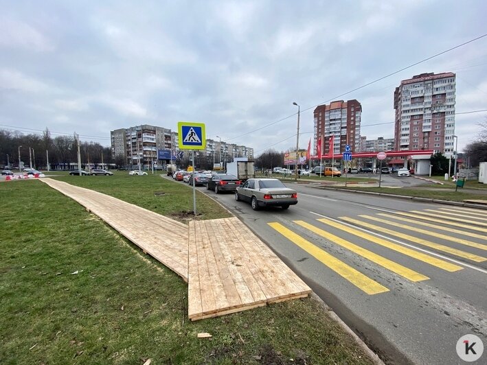Тротуар из дерева и узкая дорога: на Буткова поменялась схема движения (фото)   - Новости Калининграда | Фото: Александр Подгорчук / «Клопс»
