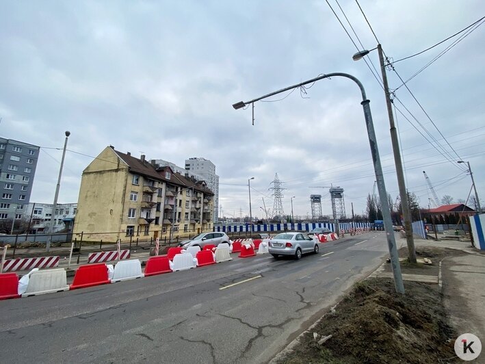 Тротуар из дерева и узкая дорога: на Буткова поменялась схема движения (фото)   - Новости Калининграда | Фото: Александр Подгорчук / «Клопс»