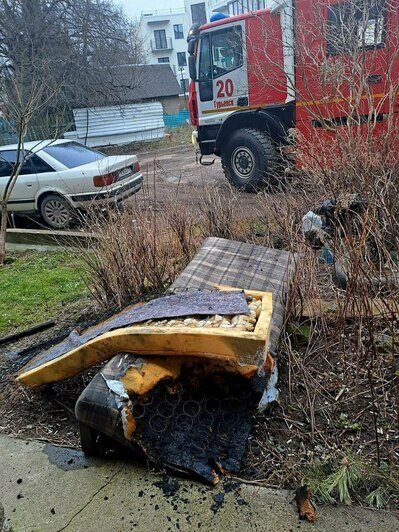 В Васильково из-за пожара в пятиэтажке эвакуировали 14 человек, в том числе 4 детей (фото) - Новости Калининграда | Фото: пресс-служба МЧС региона