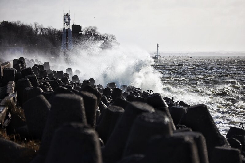 На морском побережье Калининградской области бушует ураган «Ульф» (фоторепортаж)   - Новости Калининграда | Фото: Александр Подгорчук / «Клопс»