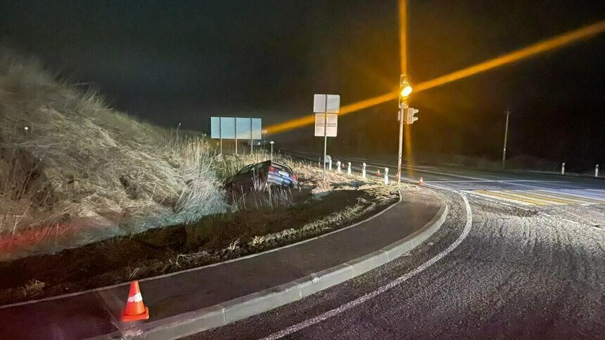 В Багратионовском районе легковушка вылетела в кювет, водителя увезли на скорой  - Новости Калининграда | Фото: пресс-служба региональной ГИБДД