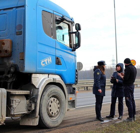 В Гурьевске водители трёх легковушек и одного грузовика чуть не лишились машин из-за долгов по налогам и кредитам - Новости Калининграда | Фото: пресс-служба УФСПП России по Калининградской области