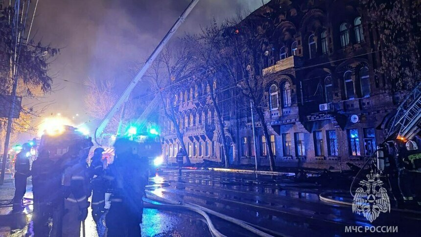 В Самаре 160 пожарных тушили одно из старейших зданий города - Новости Калининграда | Фото: пресс-служба МЧС Самарской области