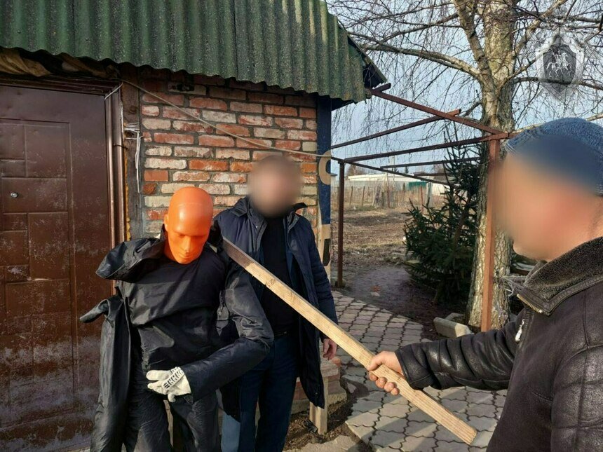 Фигурант уголовного дела даёт показания на месте преступления  | Фото: СУ СК России по Калининградской области 