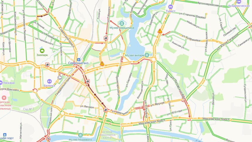 4 ДТП: центр Калининграда днём в пятницу встал в километровых пробках - Новости Калининграда | Скриншот сервиса «Яндекс. Карты»