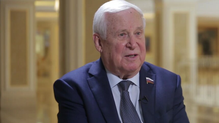 «Посмотрел свой паспорт и сказал &quot;хватит&quot;»: из Совфеда ушёл самый возрастной сенатор  - Новости Калининграда | Скриншот видеозаписи 