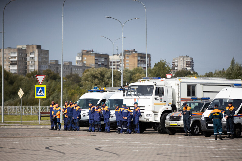 Люди в противогазах на Острове: как прошёл смотр подразделений гражданской обороны (фоторепортаж) - Новости Калининграда | Фото: Александр Подгорчук / «Клопс»