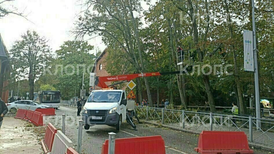 Движение остановлено на ул. Тургенева | Фото: очевидец