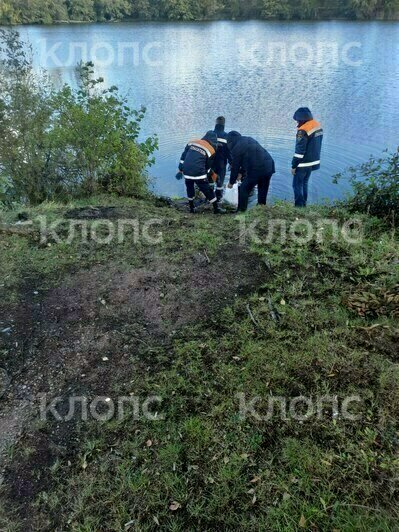 Водолазы ищут улики на месте убийства  | Фото: очевидец