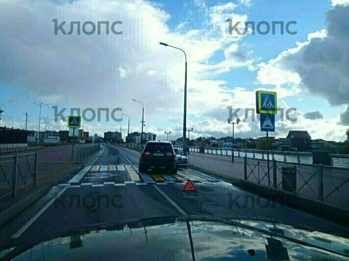 Иномарки столкнулись рядом со стадионом | Фото: очевидец