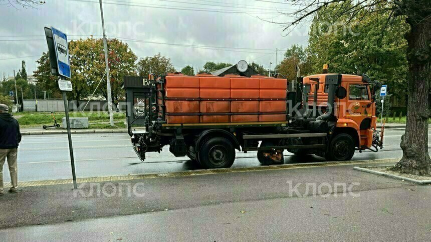 Проезд на красный, хаотичное перестроение: водитель «Чистоты» за пять минут 8 раз нарушил ПДД (видео) - Новости Калининграда | Фото: «Клопс»