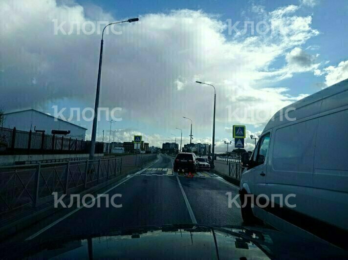 Иномарки столкнулись рядом со стадионом | Фото: очевидец