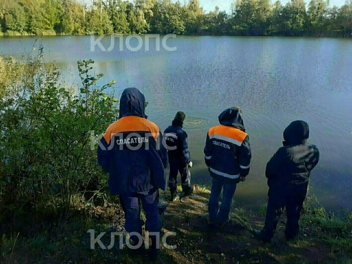 Водолазы ищут улики на месте убийства. | Фото: очевидец