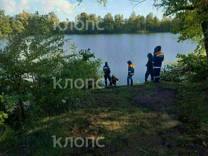 Водолазы ищут улики на месте убийства. | Фото: очевидец