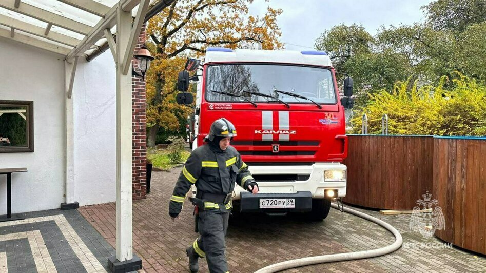 Под Калининградом загорелся банный комплекс на территории гостевого дома «Охота» (фото, видео) - Новости Калининграда | Фото: пресс-служба ГУ МЧС России по Калининградской области