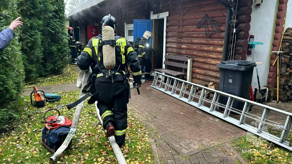 Под Калининградом загорелся банный комплекс на территории гостевого дома «Охота» (фото, видео) - Новости Калининграда | Фото: пресс-служба ГУ МЧС России по Калининградской области