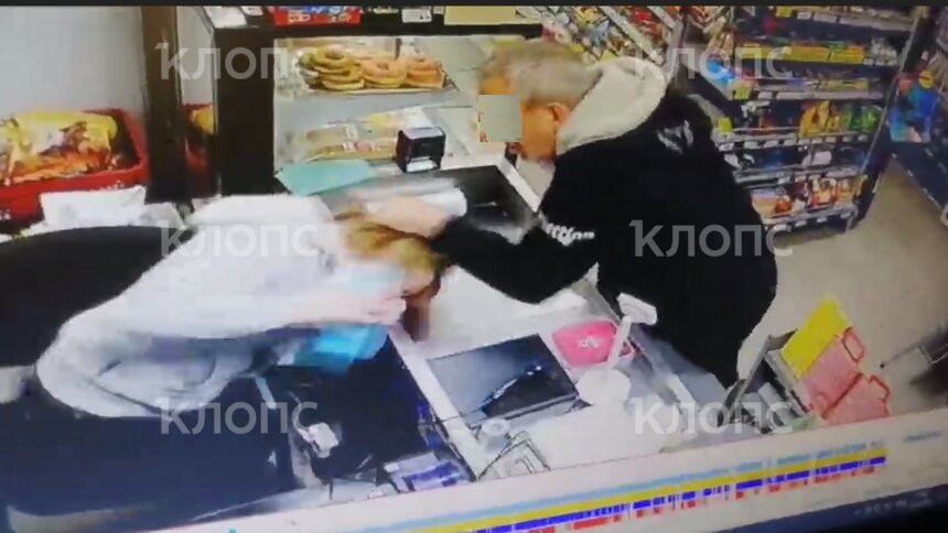 В Калининграде на Московском проспекте недовольный посетитель магазина дважды ударил продавщицу головой о прилавок (видео) - Новости Калининграда | Фото: «Клопс»