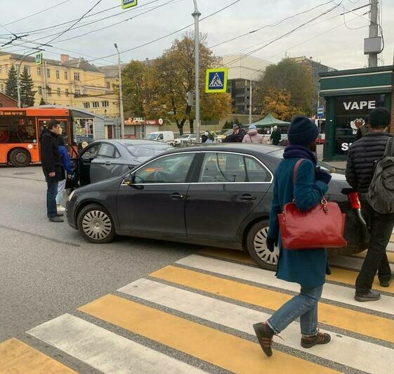В центре Калининграда из-за двух ДТП собираются пробки (фото) - Новости Калининграда | Фото: очевидец
