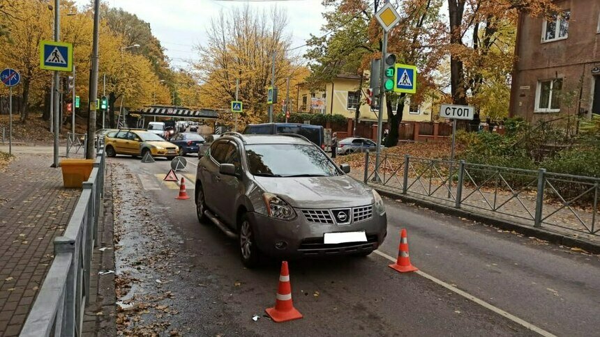 На Островского внедорожник пролетел по перекрёстку на красный и сбил 70-летнего пенсионера - Новости Калининграда | Фото: пресс-служба УМВД России по Калининградской области