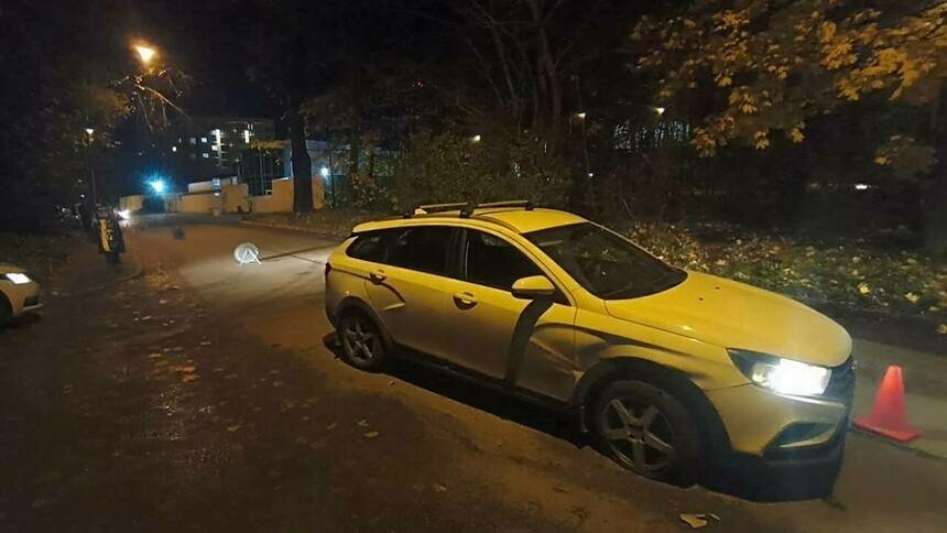 На Невского автомобилист не справился с управлением, зацепил другую машину и врезался в дерево - Новости Калининграда | Фото: пресс-служба УМВД России по Калииннградской области