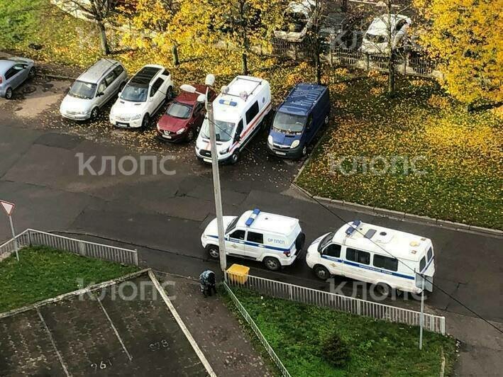 На пересечении Московского проспекта и Буткова работают машины экстренных служб  | Фото: очевидец