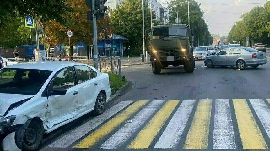 Сам себе гаишник: калининградцы просят убрать один из светофоров на Невского из-за большого количества ДТП - Новости Калининграда | Фото: архив «Клопс»