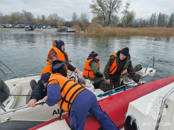 В Балтийском море недалеко от Янтарного потерял ход катер с четырьмя рыбаками (фото, видео)   - Новости Калининграда | Фото: пресс-служба МЧС региона