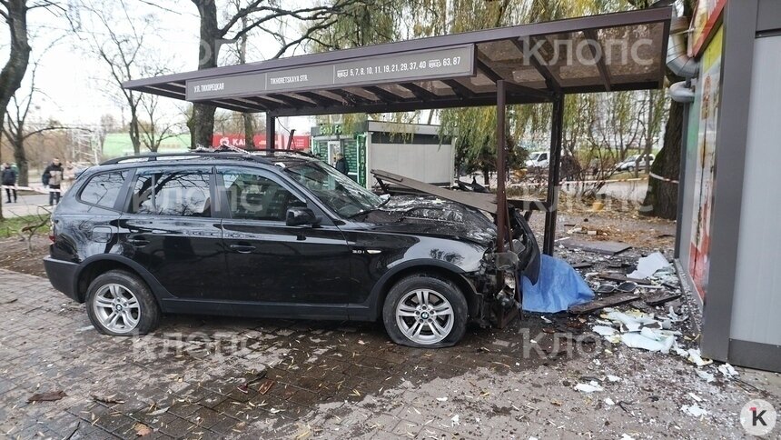 «На 3 секунды подошёл бы позже автобус — жертв могло быть больше»: очевидец рассказал о ДТП на Киевской (фото, видео) - Новости Калининграда | Фото: Александр Подгорчук / «Клопс»