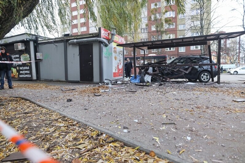 В Калининграде внедорожник протаранил остановку на перекрёстке Инженерной и Киевской (фото, видео) - Новости Калининграда | Фото: Александр Подгорчук / «Клопс»