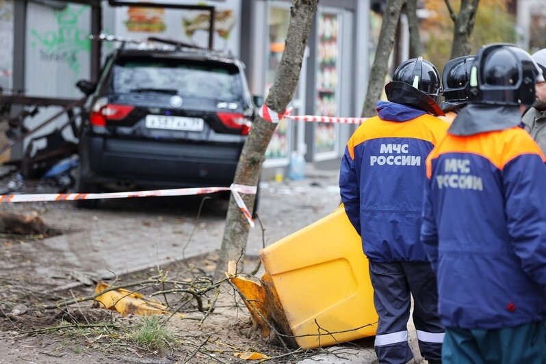 В Калининграде внедорожник протаранил остановку на перекрёстке Инженерной и Киевской (фото, видео) - Новости Калининграда | Фото: Александр Подгорчук / «Клопс»