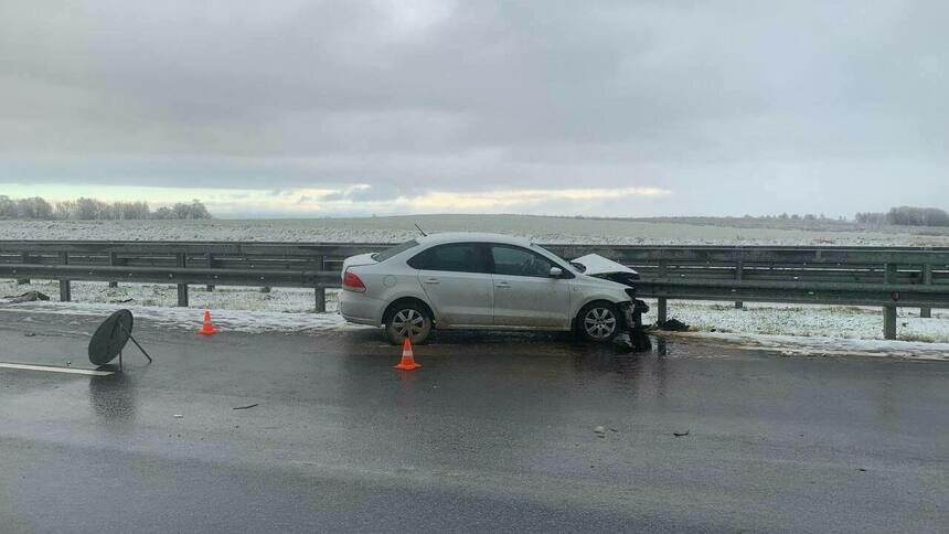 В Зеленоградском районе автомобилистка не справилась с управлением и влетела в отбойник - Новости Калининграда | Фото: пресс-служба региональной ГИБДД