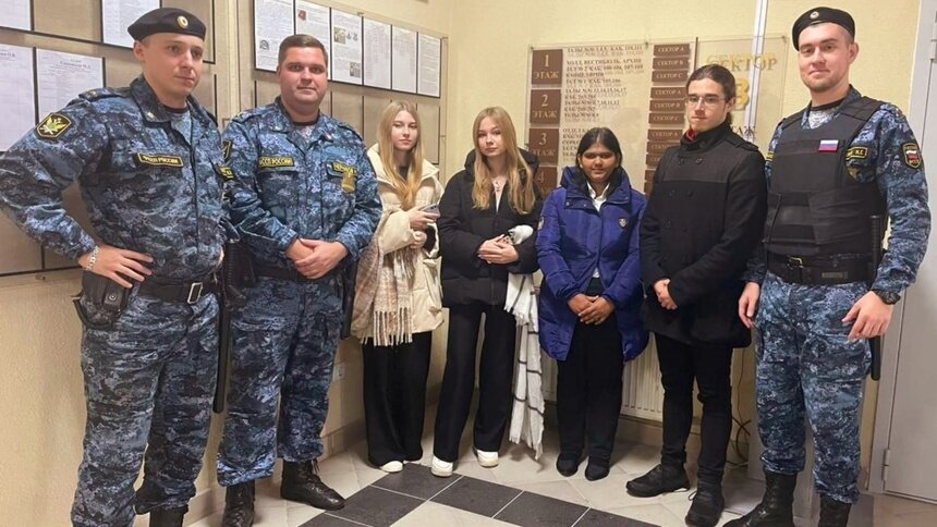 Две калининградки отвели в суд студентку из Индии, которая вышла на улицу в метель и заблудилась - Новости Калининграда | Фото: страница ФССП России «ВКонтакте»
