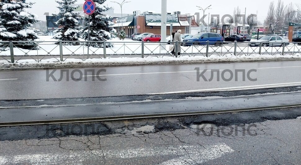 На Южном вокзале через 2 недели после укладки развалился асфальт (фото) - Новости Калининграда