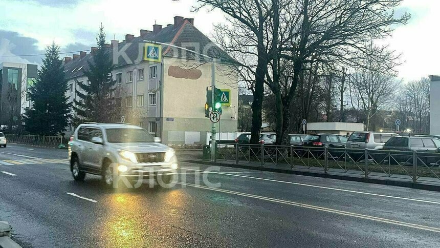 Знак завесили пакетом: на Невского решили не запрещать разворот у светофора возле «Балткрана» - Новости Калининграда | Фото: архив «Клопс»