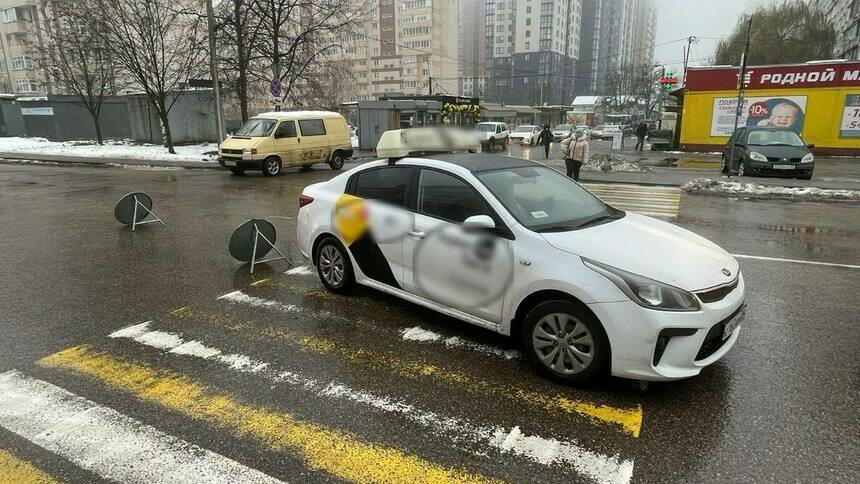 На Батальной таксист сбил 77-летнюю женщину, переходившую дорогу по «зебре» - Новости Калининграда | Фото: пресс-служба УМВД России по Калининградской области