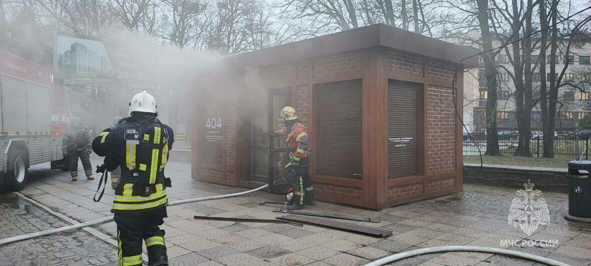 Вечером в центре Калининграда сгорела булочная, а ночью — склад (фото) - Новости Калининграда | Фото: пресс-служба МЧС по Калининградской области