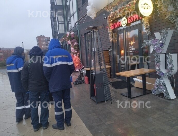 В кафе в Рыбной деревне взорвался баллон уличного обогревателя, на месте работают медики (фото) - Новости Калининграда | Фото: «Клопс»