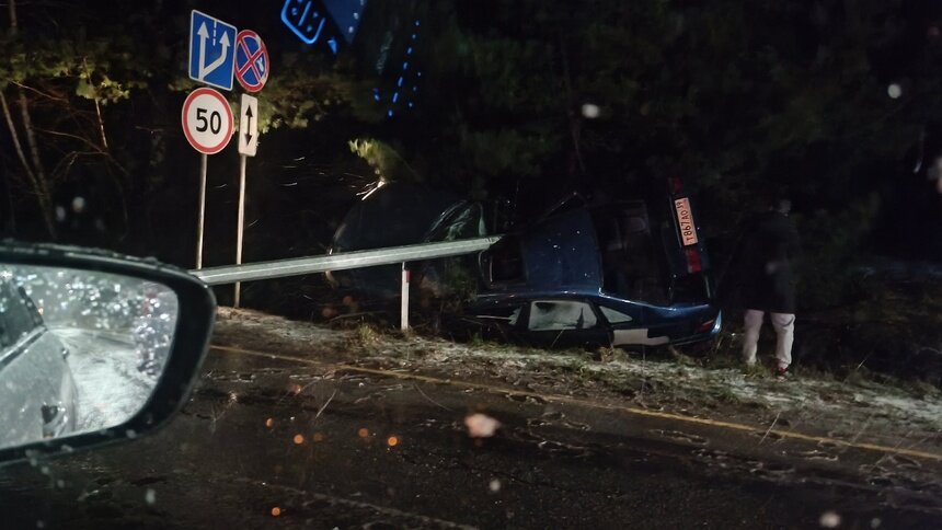 Ночью под Светлым легковушка вылетела с дороги и перевернулась (фото)   - Новости Калининграда | Фото: очевидец