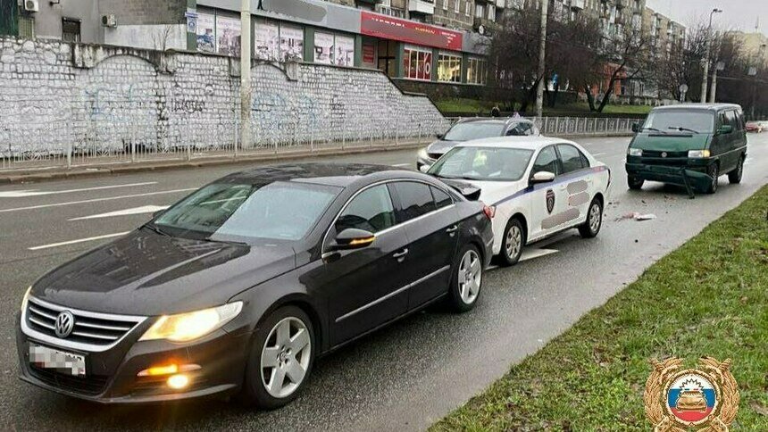 Появились подробности аварии на Моспроспекте, где паровозиком столкнулись три машины и двух человек увезли в больницу  - Новости Калининграда | Фото: пресс-служба регионального УМВД