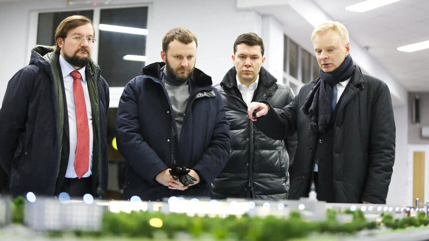 Слева направо: Председатель «Деловой России» Алексей Репик, помощник Президента РФ Максим Орешкин, губернатор Калининградской области Антон Алиханов, ректор БФУ им. И. Канта Александр Федоров у макета неокампуса «Кантиана» Слева направо: Председатель «Деловой России» Алексей Репик, помощник Президента РФ Максим Орешкин, губернатор Калининградской области Антон Алиханов, ректор БФУ им. И. Канта Александр Федоров у макета неокампуса «Кантиана»