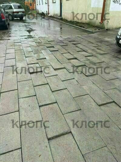 Новая на плитка на улице Красной пошла волнами и трескается  | Фото: Наталья 