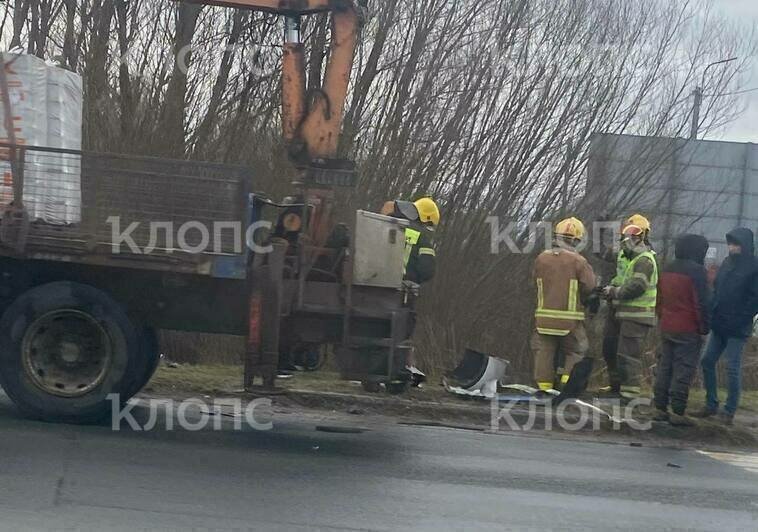 «Много обломков на дороге»: на окружной Калининграда произошло ДТП с участием грузовика (фото)    - Новости Калининграда | Фото: очевидец