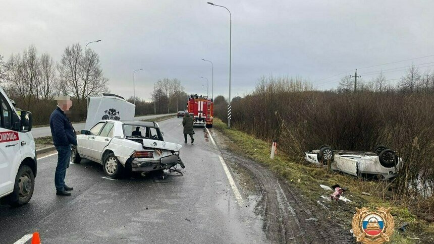 Под Светлым легковушка врезалась в автомобиль, стоявший на дороге со спущенным колесом   - Новости Калининграда | Фото: пресс-служба региональной ГИБДД