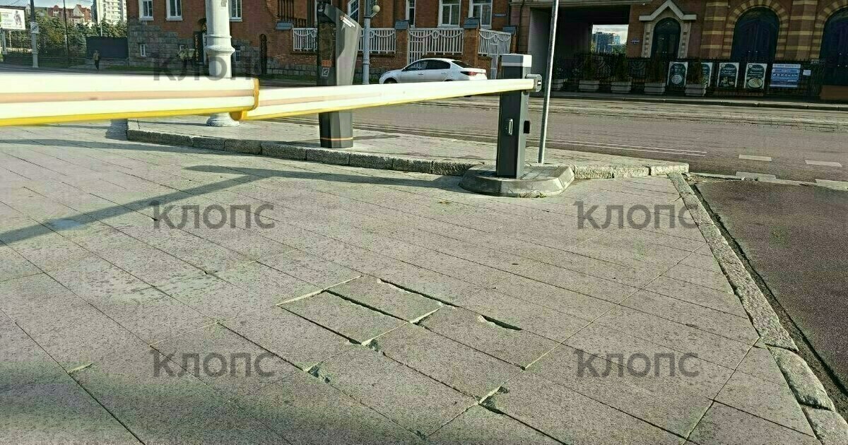 «Гранит рассыпается»: в Калининграде разрушилось покрытие на популярной ...