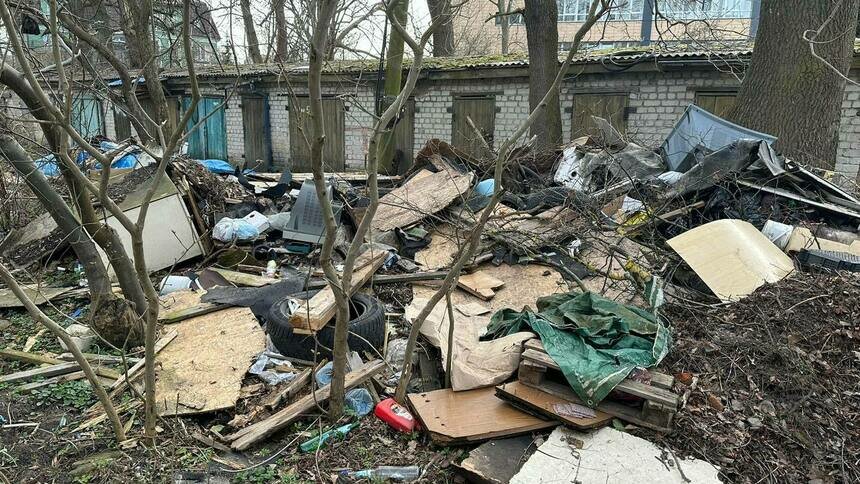 Прокуратура потребовала разобрать груды дерева, шин и бытового мусора в центре Зеленоградска  - Новости Калининграда | Фото: прокуратура Калининградской области
