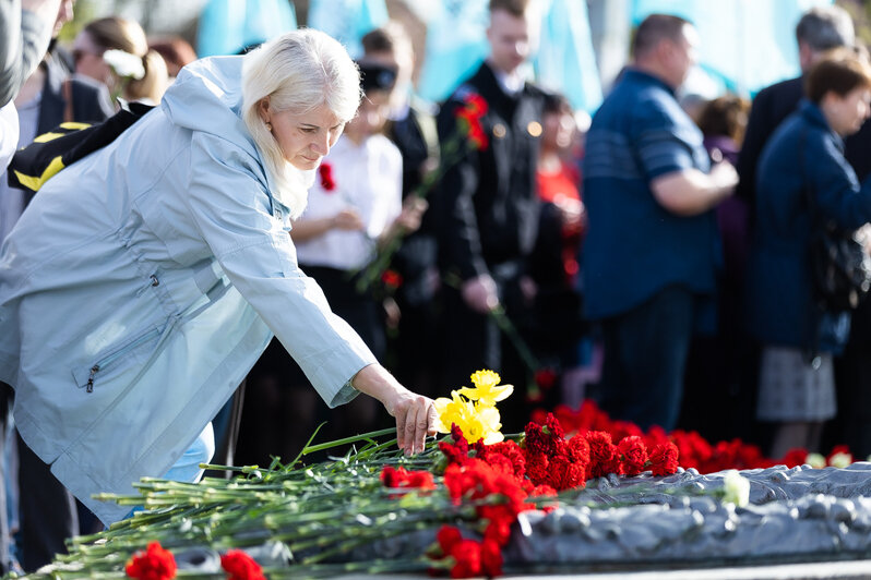 В Калининграде возложили цветы к мемориалу 1200 гвардейцам (фоторепортаж)   - Новости Калининграда | Фото: Александр Подгорчук / «Клопс»