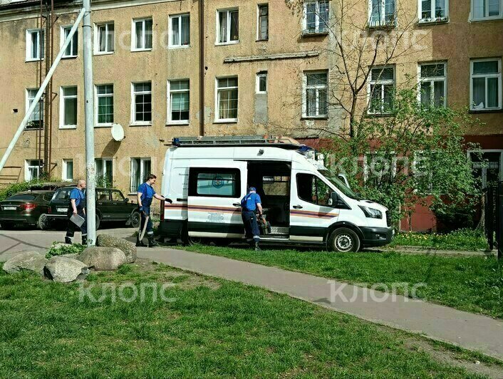 В Калининграде погиб мужчина, выпавший из окна девятиэтажки (фото)   - Новости Калининграда | Фото: читатели «Клопс» 
