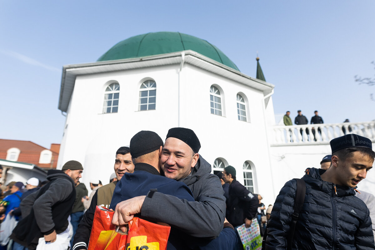 Мусульмане празднуют окончание поста: как в Калининграде начался Ураза-байрам (фоторепортаж)  - Новости Калининграда | Фото: Александр Подгорчук / «Клопс»