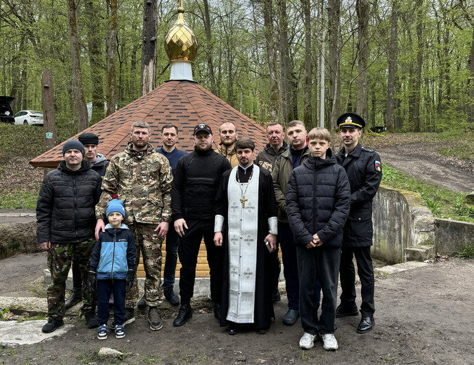 Под Калининградом восстановили и освятили сгоревшую 10 лет назад часовню у знаменитого родника (фото)   - Новости Калининграда | Фото: очевидец